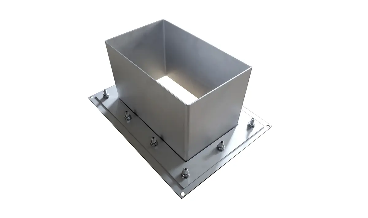 Ruostumattomasta teräksestä valmistettu kattoläpivienti