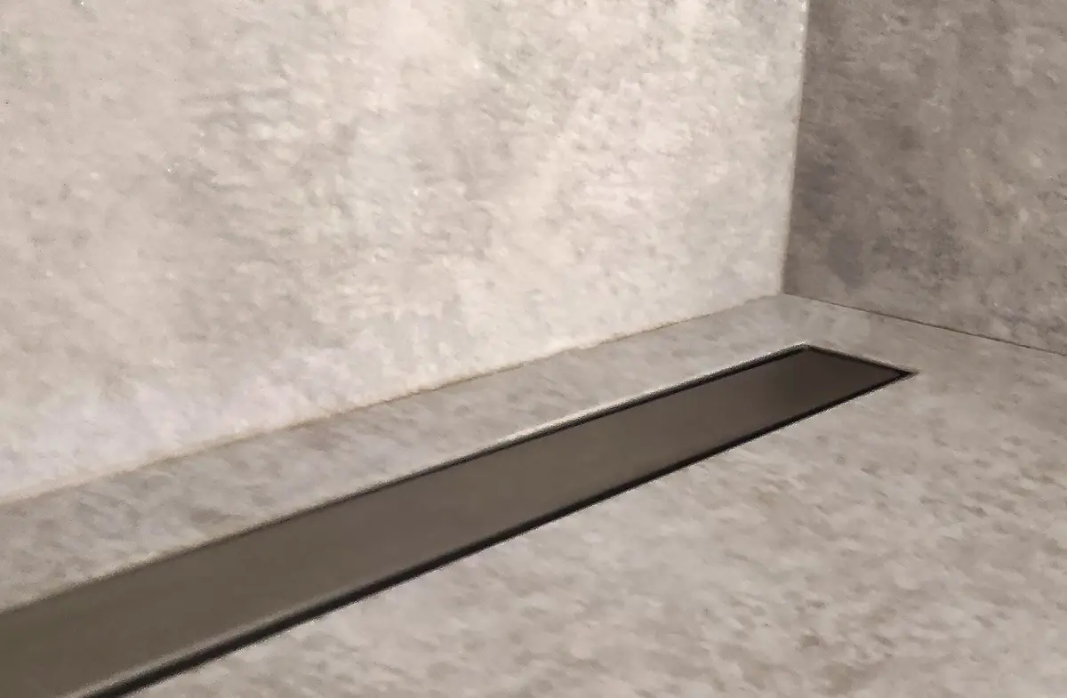 Ruostumattomasta teräksestä valmistettu lineaarinen suihkuviemäri