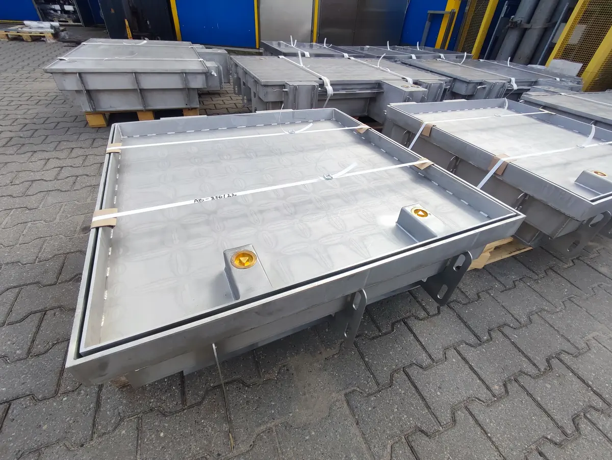 Ruostumaton teräs kansi, ammattikäyttöön, yksiosainen, kansi päällystettäväksi kivillä tai laatoilla